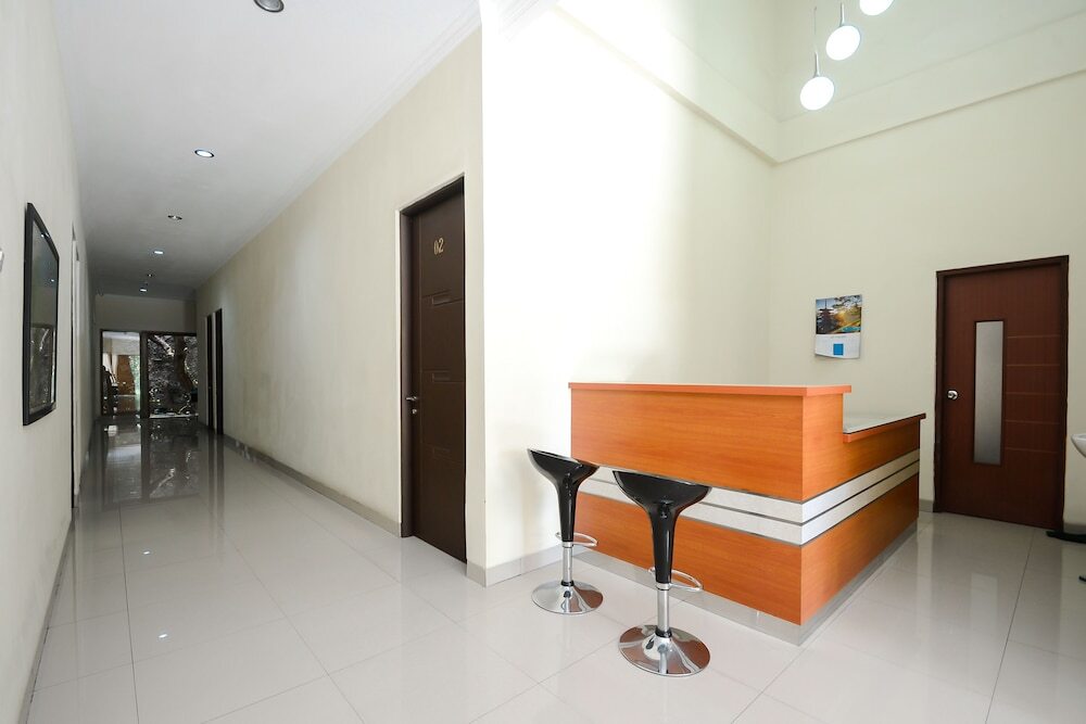 Сурабая: Airy Syariah Gayungan Gayungsari Barat 76 Surabaya