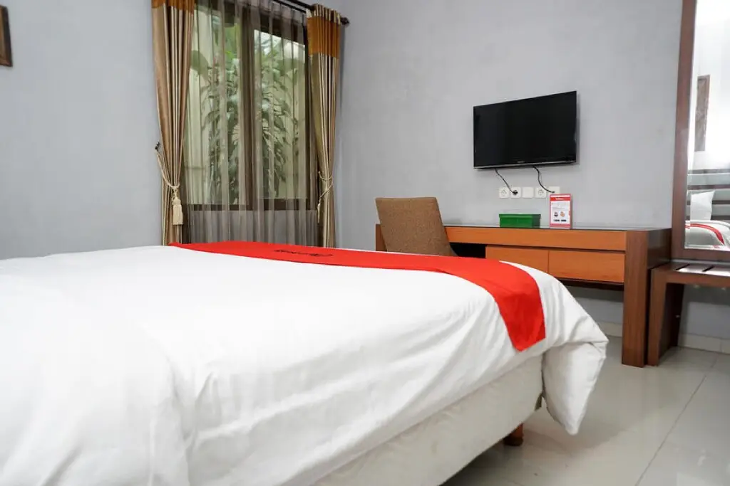 Бандунг: RedDoorz near Gedung Sate
