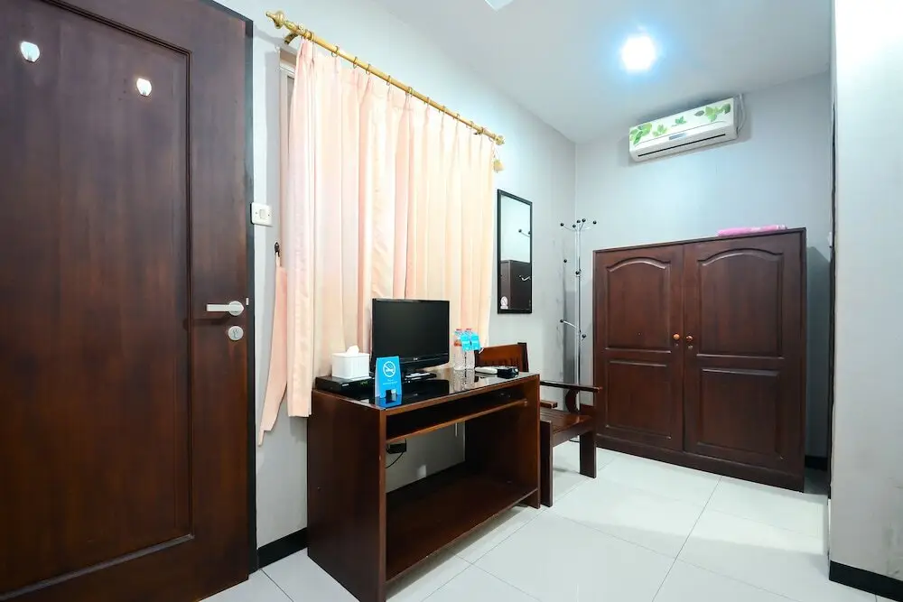 Сурабая: Airy Ahmad Yani Ketintang Baru Dua 12 Surabaya