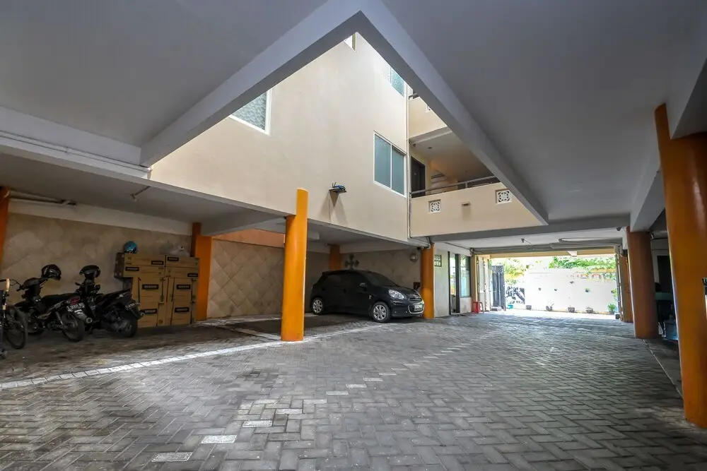 Сурабая: Airy Ahmad Yani Ketintang Baru Dua 12 Surabaya