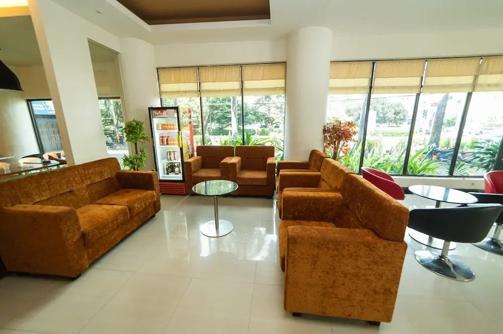 Макассар: Airy Ratu Indah Ratulangi 17 Makassar