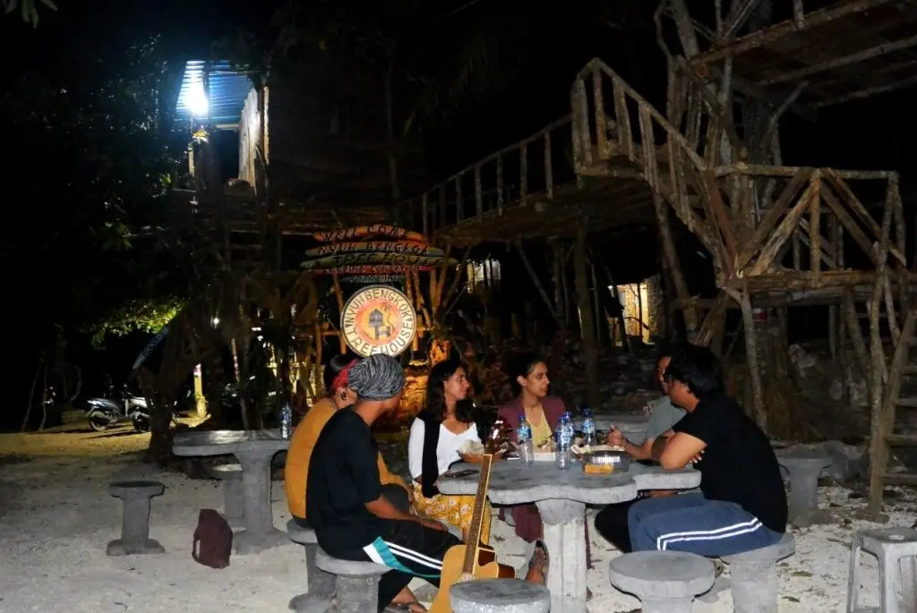 Пенида: Nyuh Bengkok Tree House