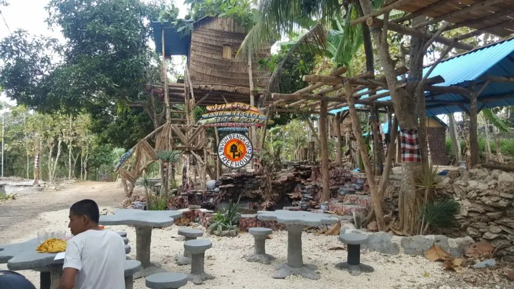 Пенида: Nyuh Bengkok Tree House