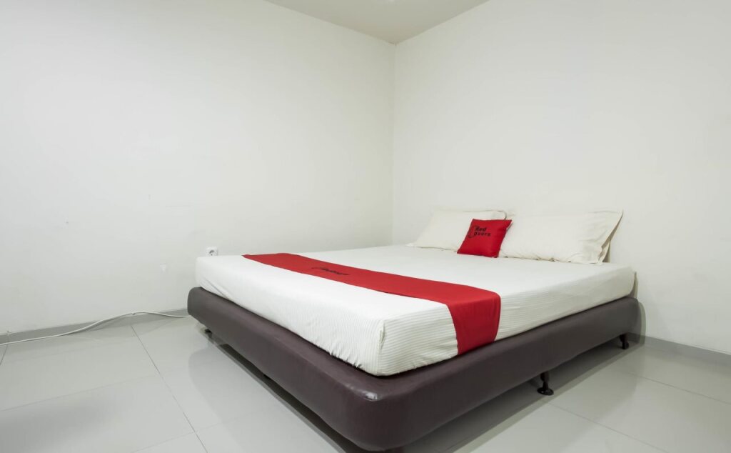 Сурабая: Ramayana Indah Hotel by RedDoorz