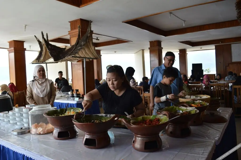 Букиттинги: Hotel Maninjau Indah