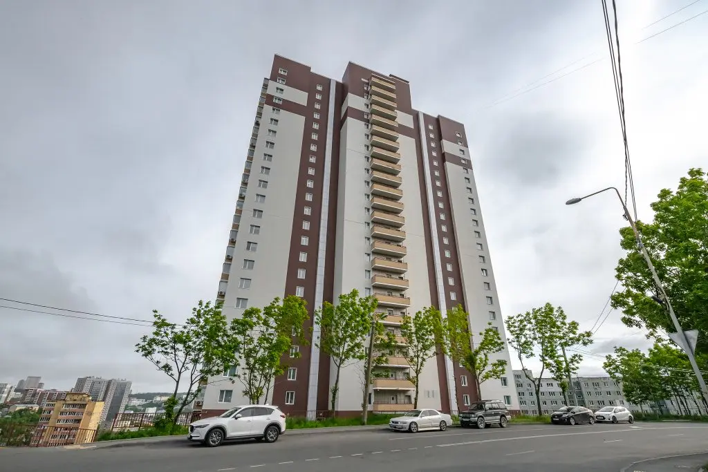 Владивосток: Апартаменты TopHouse на Каплунова 10 трёхкомнатные
