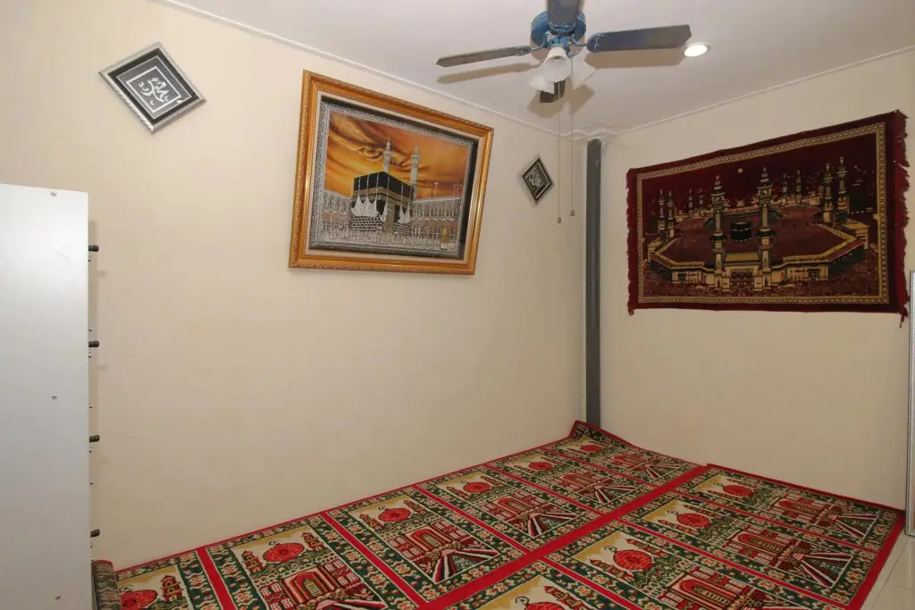 Сурабая: Graha Deanofa Syariah
