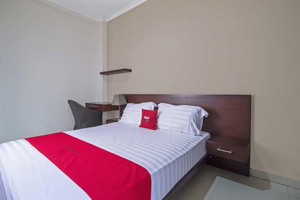 Джакарта: RedDoorz Plus Near Ambassador Mall