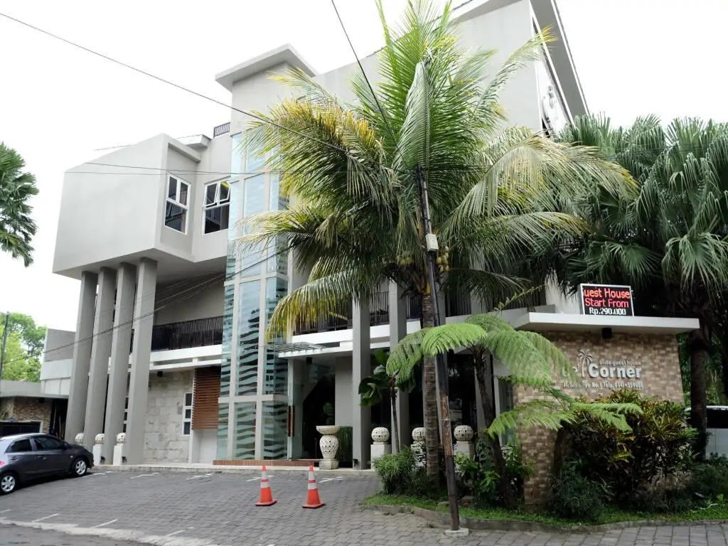 Маланг: De'Corner Guest House