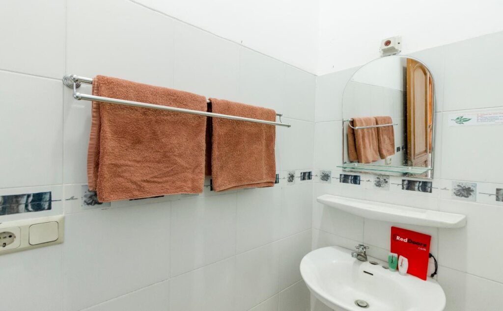 Южный Тангеранг: RedDoorz @ Taman Menteng Bintaro