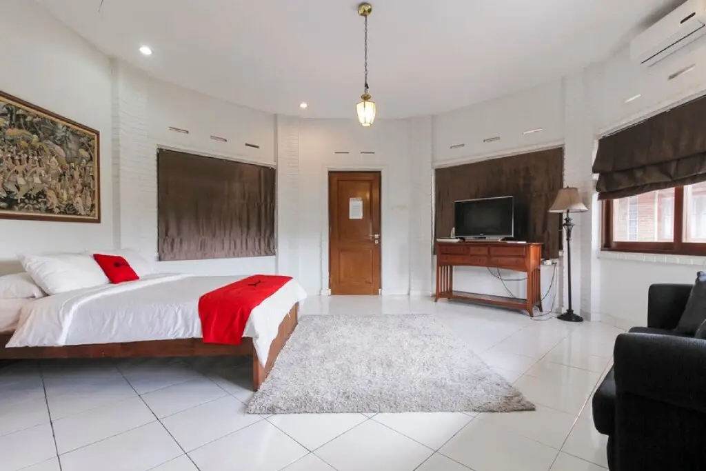 RedDoorz Plus near Dago Pakar — фото 1