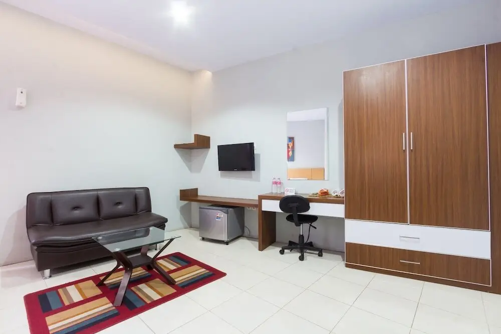 Батуретно: Hotel Absari