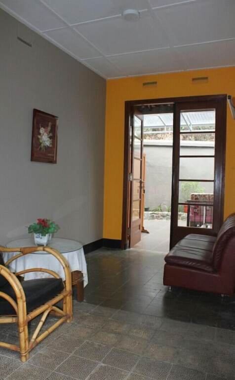 Бандунг: De Riau Cottage by HouseinBandung