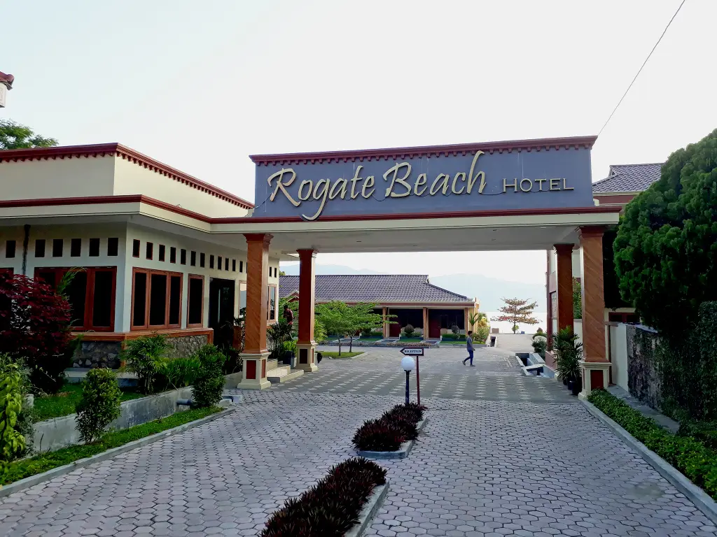 Озеро Тоба: Rogate Beach Hotel