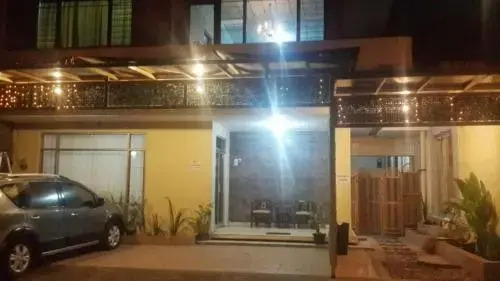 Джокьякарта: PI Home Kraton Yogyakarta
