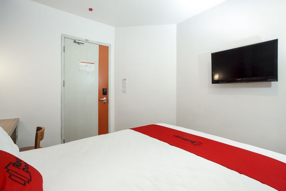Сурабая: Reddoorz @ Raya Gubeng