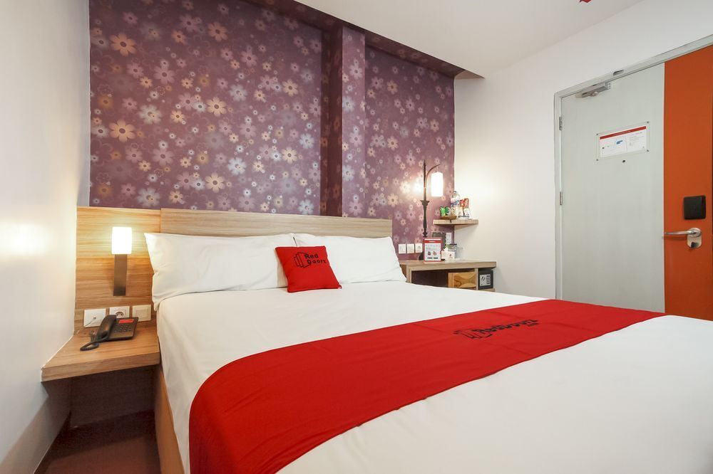 Сурабая: Reddoorz @ Raya Gubeng