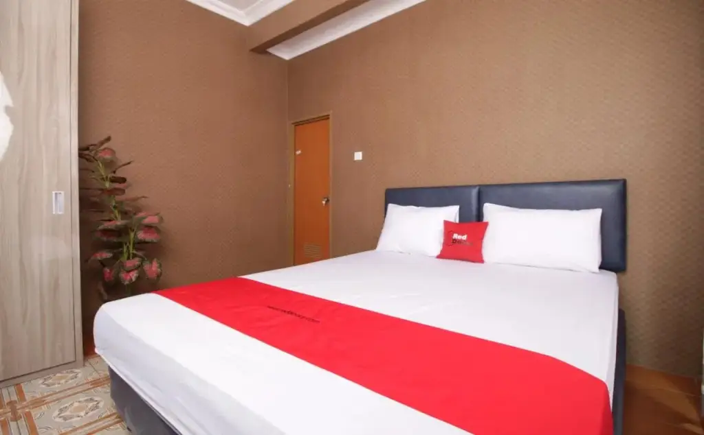 Джакарта: RedDoorz Near Exit Toll Joglo