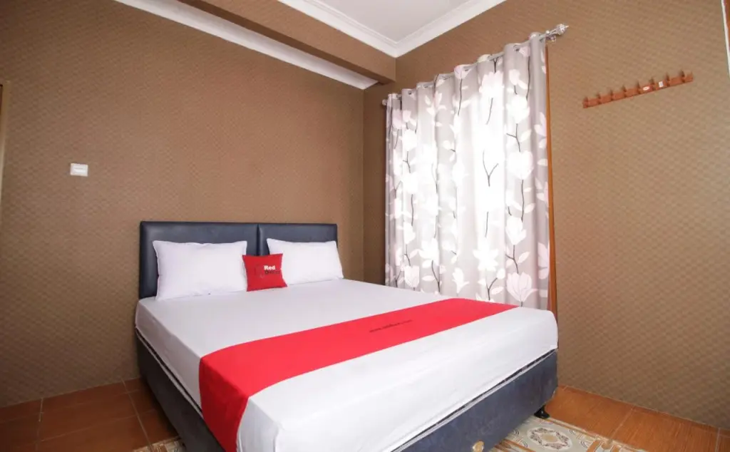 Джакарта: RedDoorz Near Exit Toll Joglo
