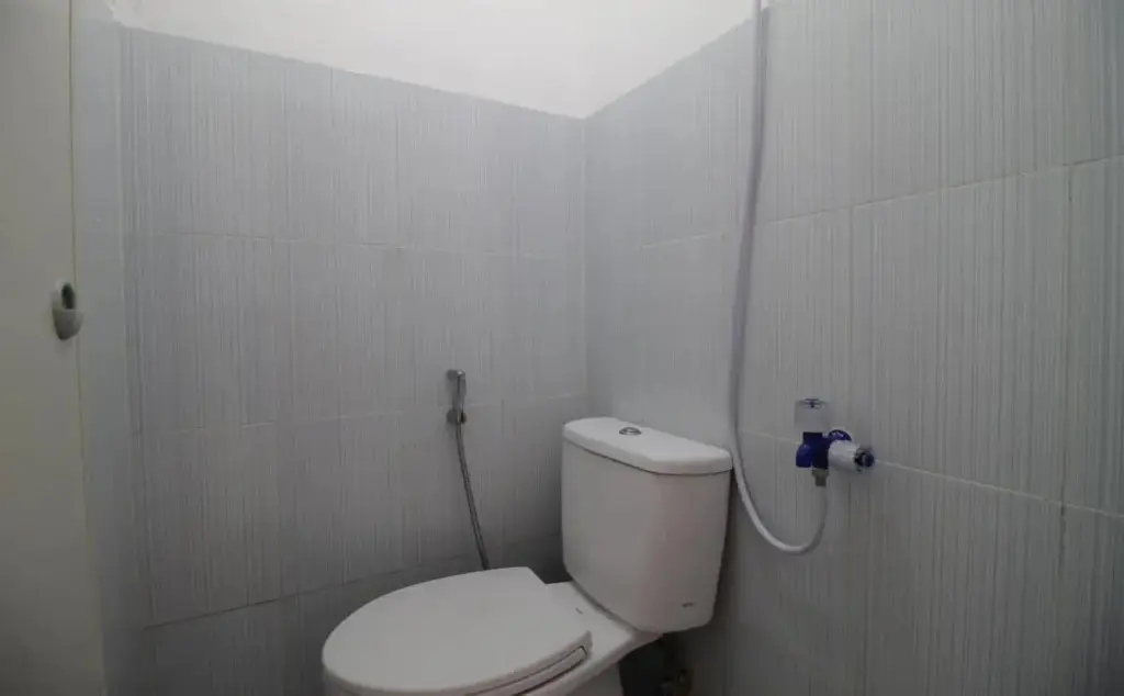 Джакарта: RedDoorz Near Exit Toll Joglo