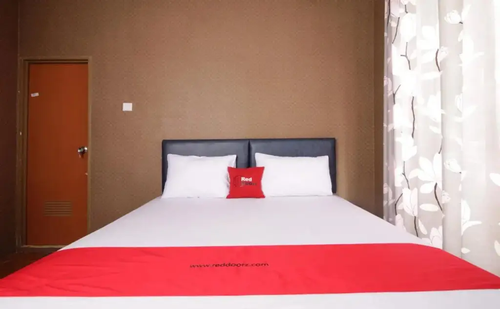 Джакарта: RedDoorz Near Exit Toll Joglo