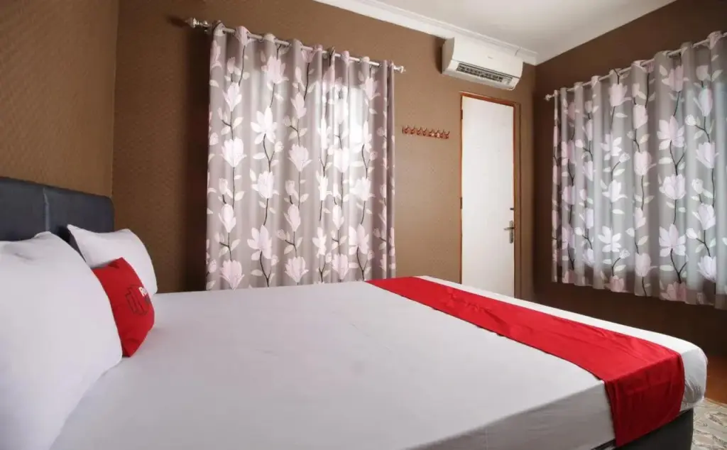 Джакарта: RedDoorz Near Exit Toll Joglo