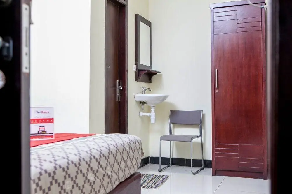 Бандунг: Hotel Salon Fora & Longhill Cafe Fora
