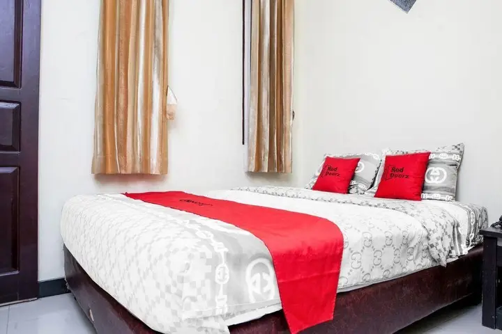 Бандунг: Hotel Salon Fora & Longhill Cafe Fora