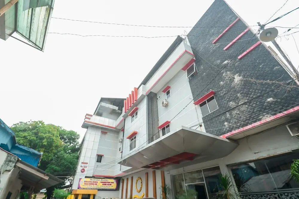 Макассар: Airy Wajo Tanimbar 8 Makassar