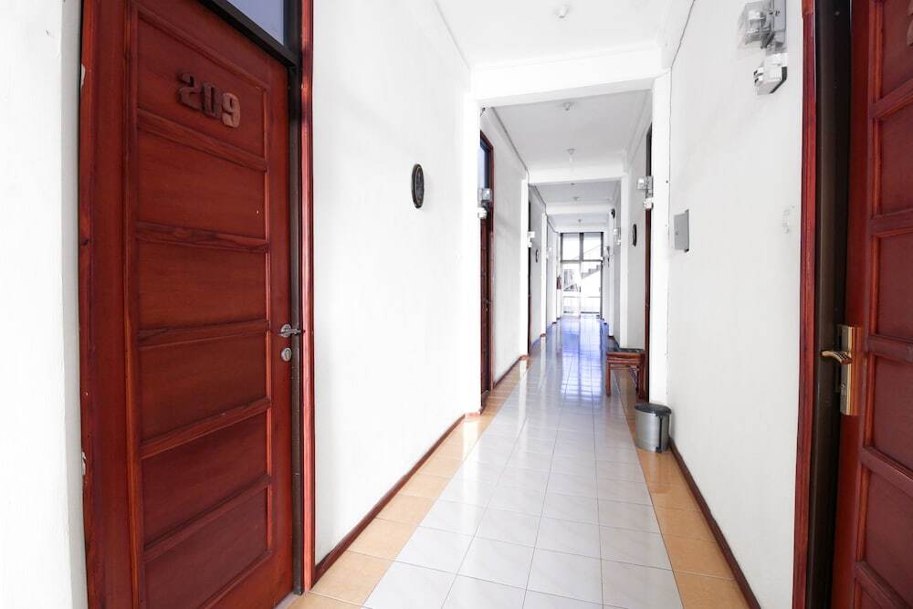 Сурабая: Airy Eco Syariah Gubeng Moestopo Gang Kedung Pengkol Surabaya