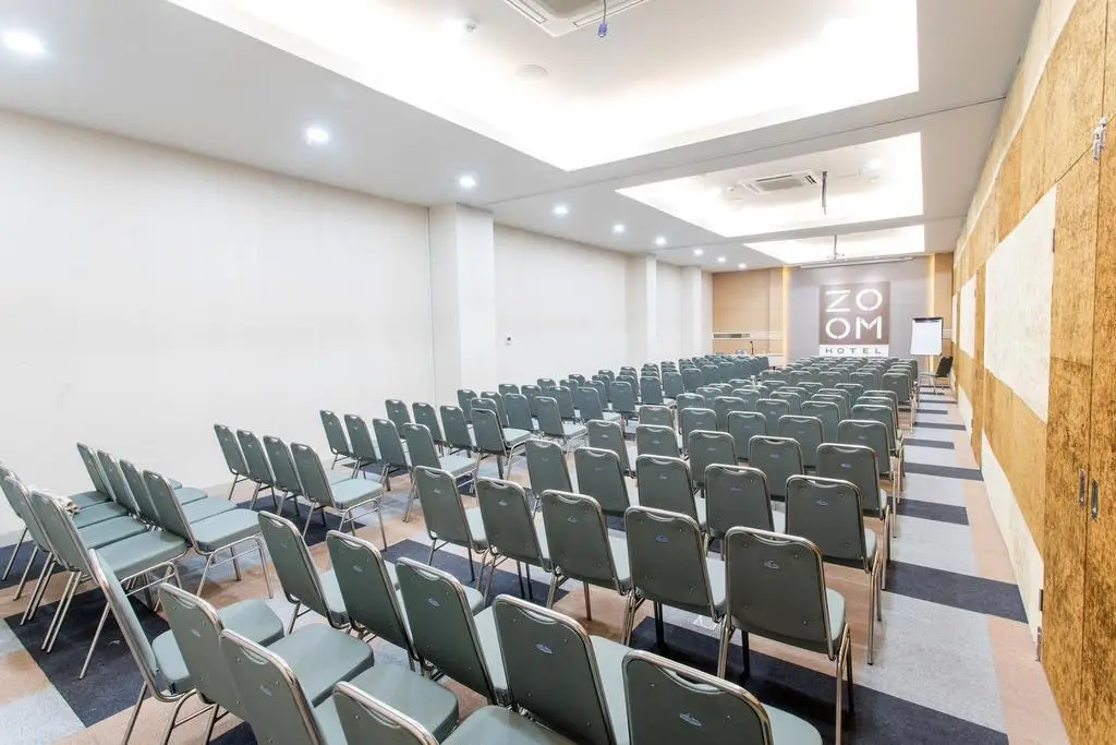 Сурабая: Zoom Dharmahusada Hotel
