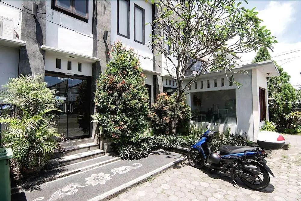 Денпасар: RedDoorz Plus near Ubung Terminal Denpasar