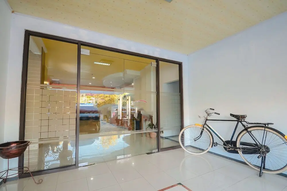 Чиребон: Airy Sukapura DR Wahidin 52 Cirebon