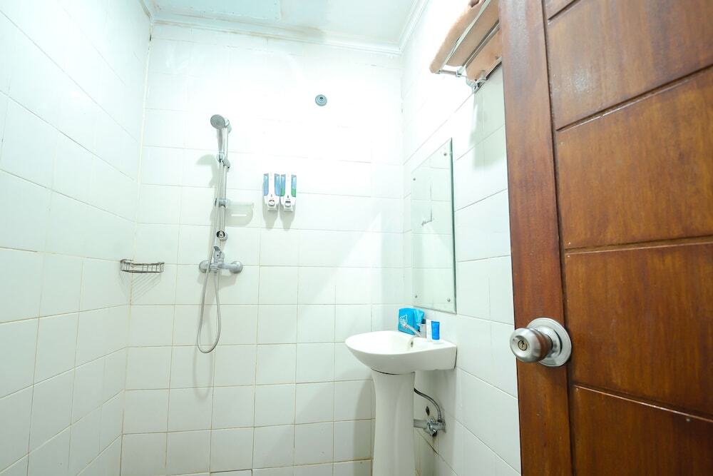 Чиребон: Airy Sukapura DR Wahidin 52 Cirebon