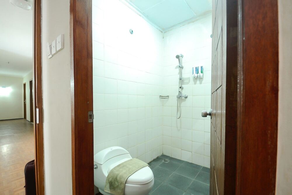 Чиребон: Airy Sukapura DR Wahidin 52 Cirebon