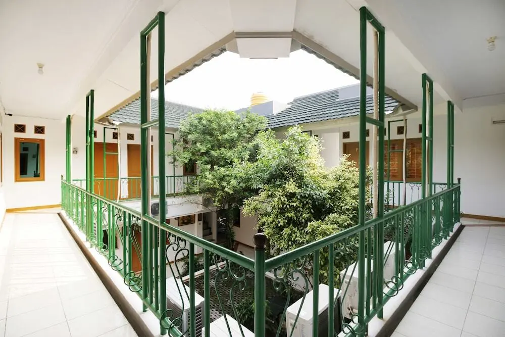 Джакарта: Airy Syariah Raya Inpres Kramat Jati Jakarta