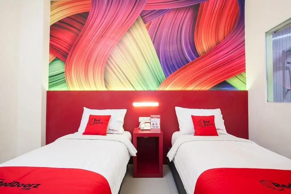 Маланг: RedDoorz near Hawaii Water Park