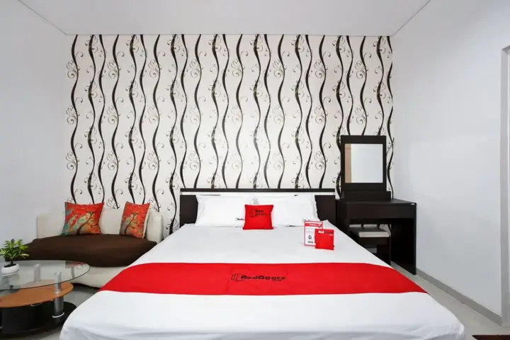 Сурабая: RedDoorz near ITATS University