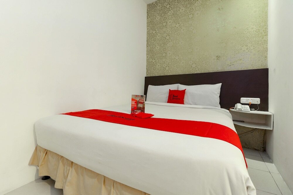 Макассар: RedDoorz Plus near Fort Rotterdam