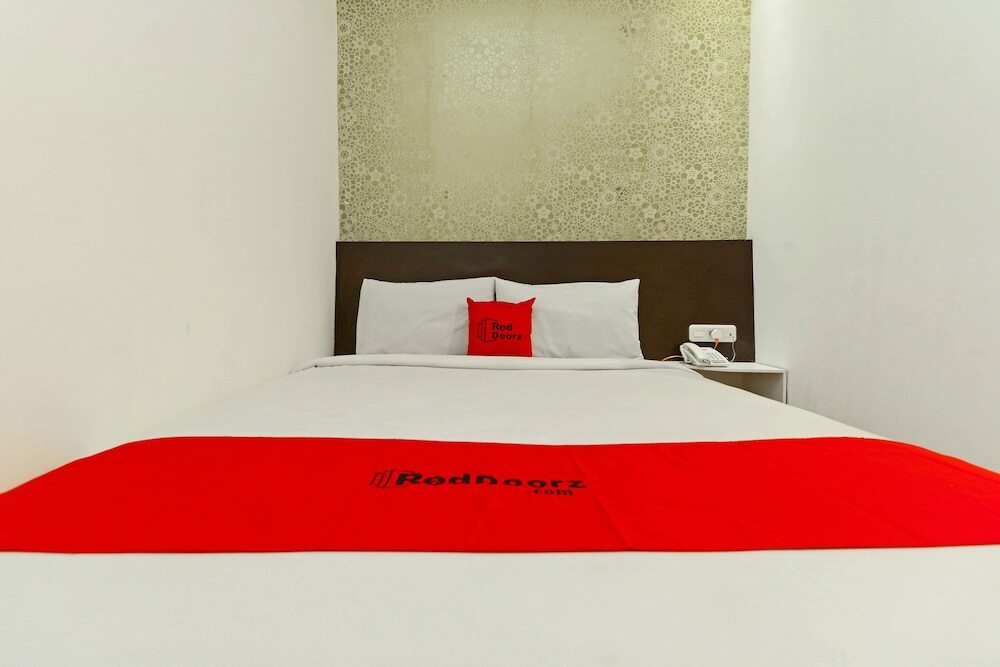Макассар: RedDoorz Plus near Fort Rotterdam