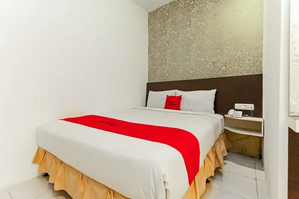 Макассар: RedDoorz Plus near Fort Rotterdam
