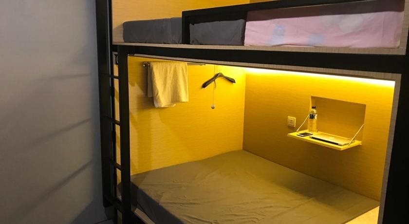 Джембер: InnBox Capsule Hotel