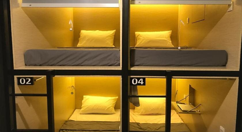 Джембер: InnBox Capsule Hotel