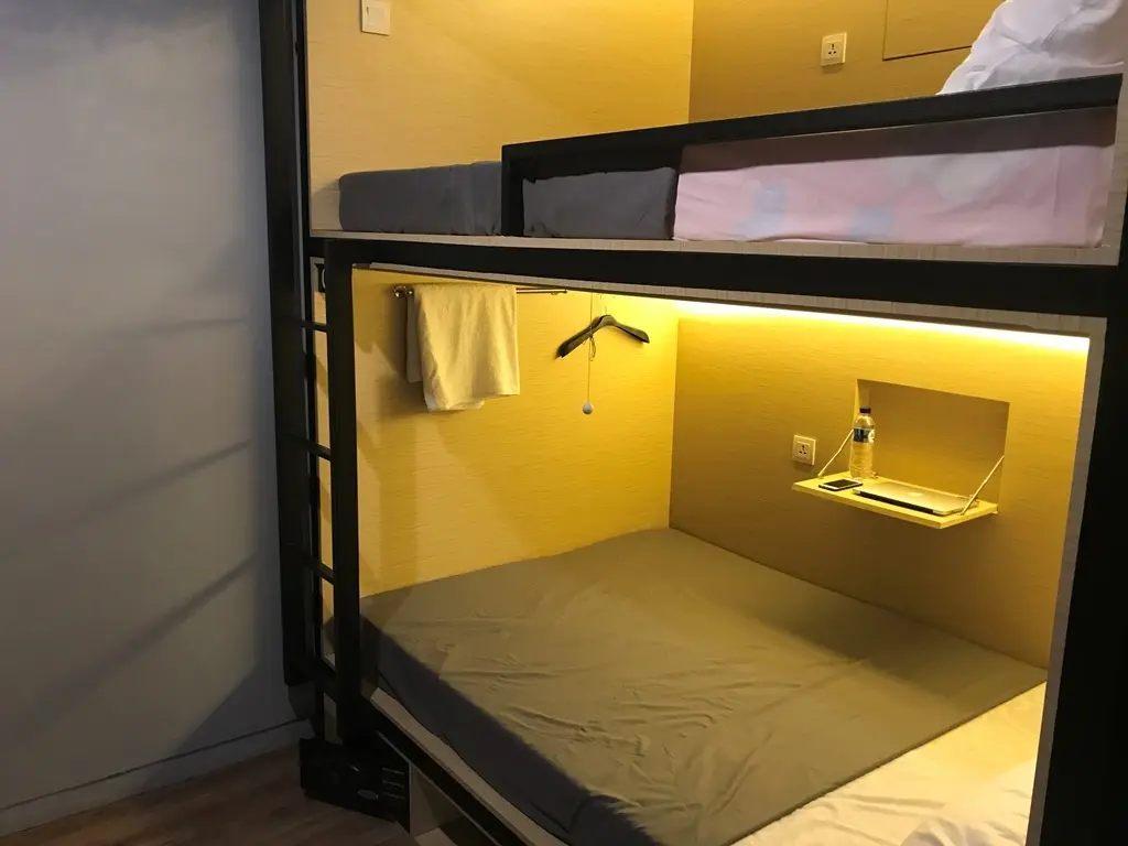 Джембер: InnBox Capsule Hotel