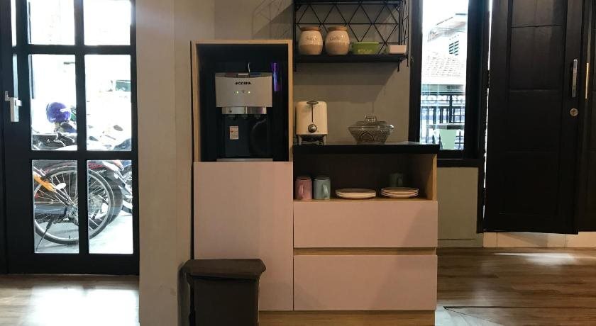 Джембер: InnBox Capsule Hotel