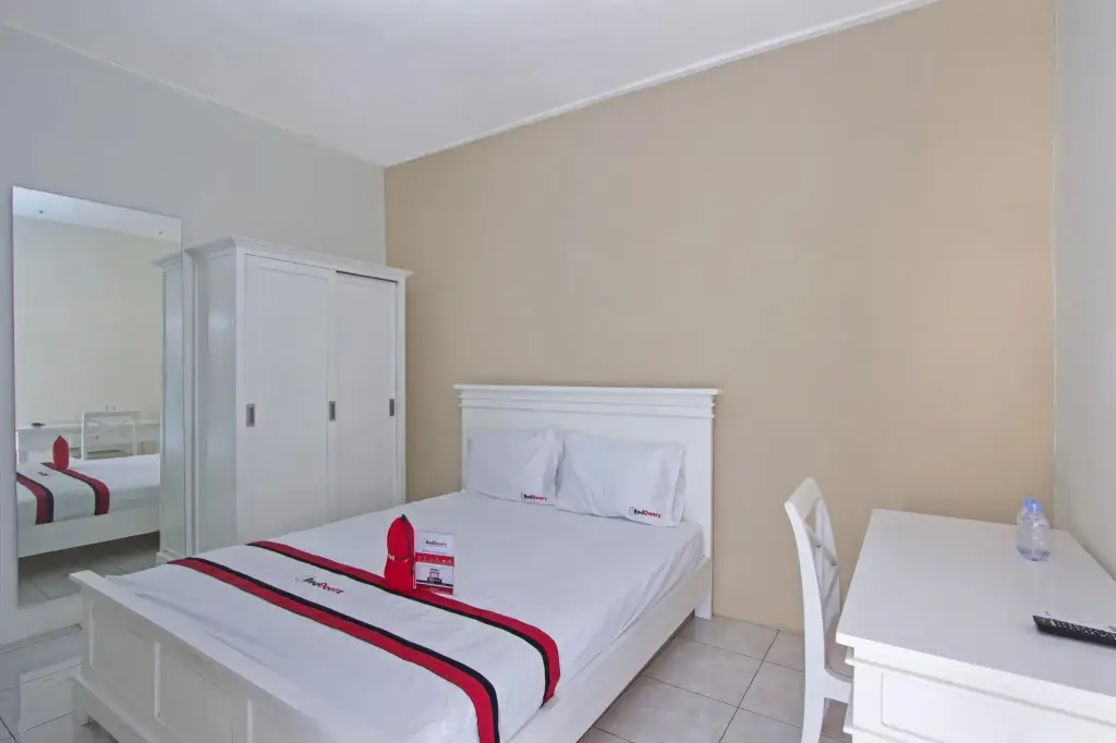 Депок: RedDoorz near Atmajaya University
