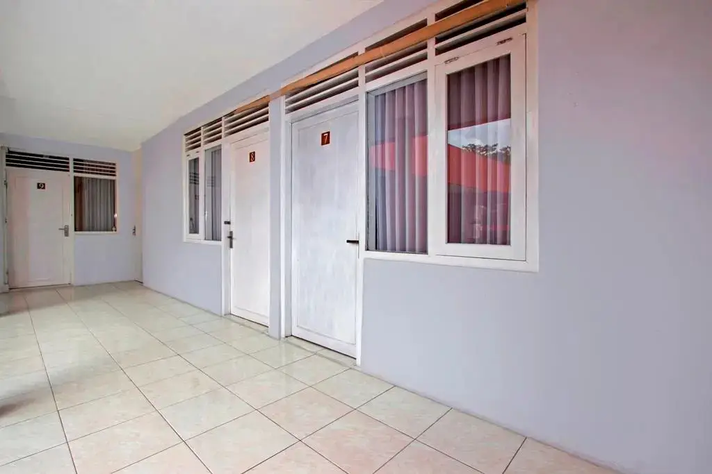 Депок: RedDoorz near Atmajaya University