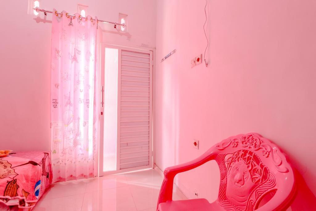 Бату: Pinky Guest House Kota Batu