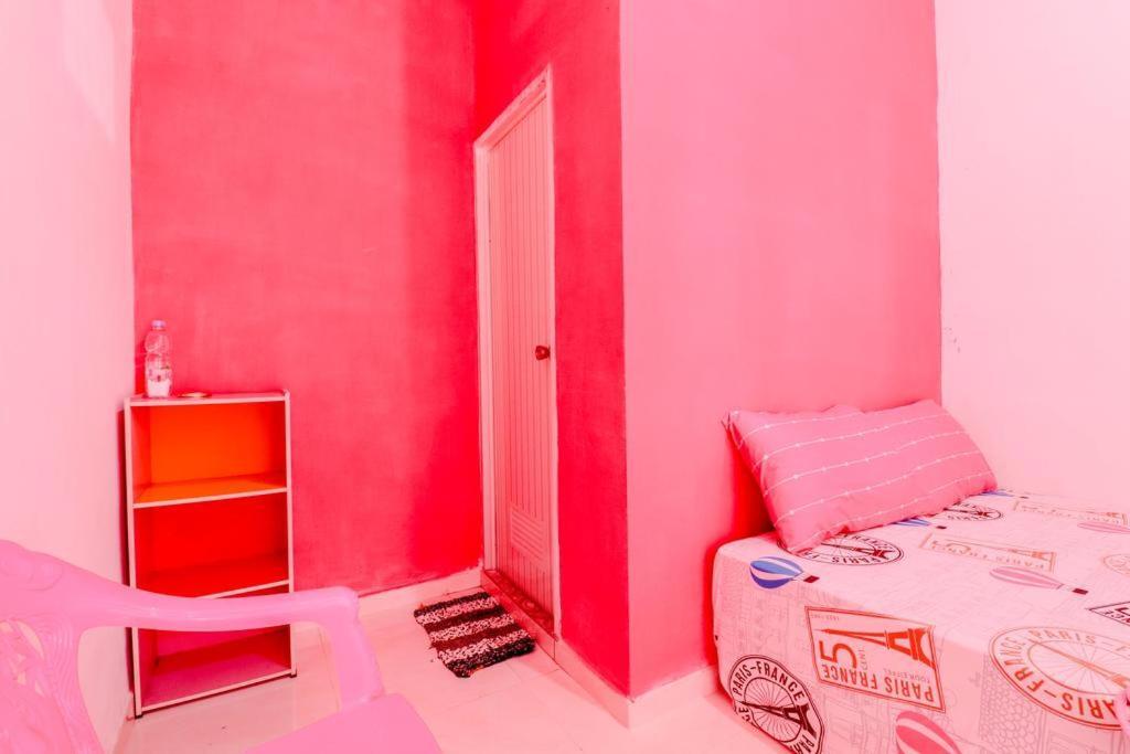 Бату: Pinky Guest House Kota Batu