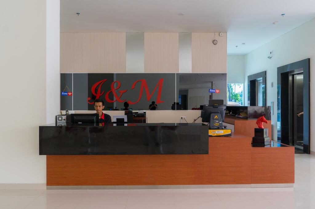 Сурабая: I&M Hotel Billiard
